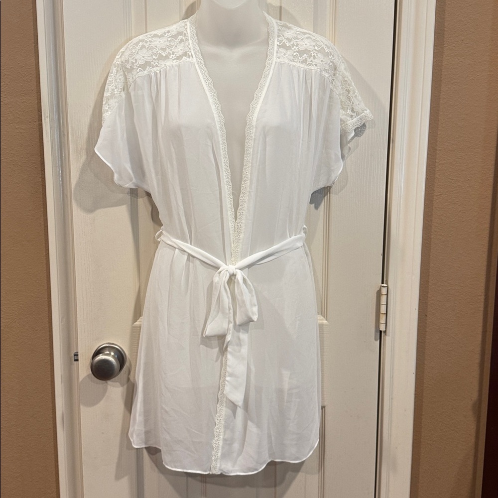 In Bloom Sheer White Robe. Sz Small